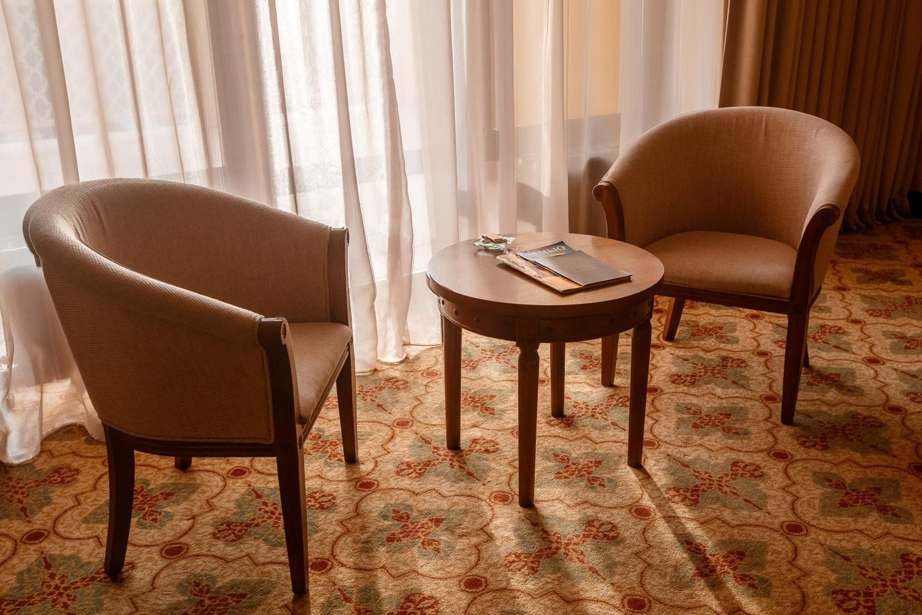 flat-screen tv, dvd player