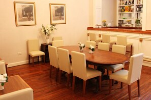 Bar (in der Unterkunft)