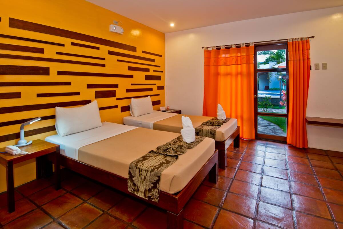Standard Deluxe Room, 2 Single Beds | 책상, 무료 WiFi, 침대 시트