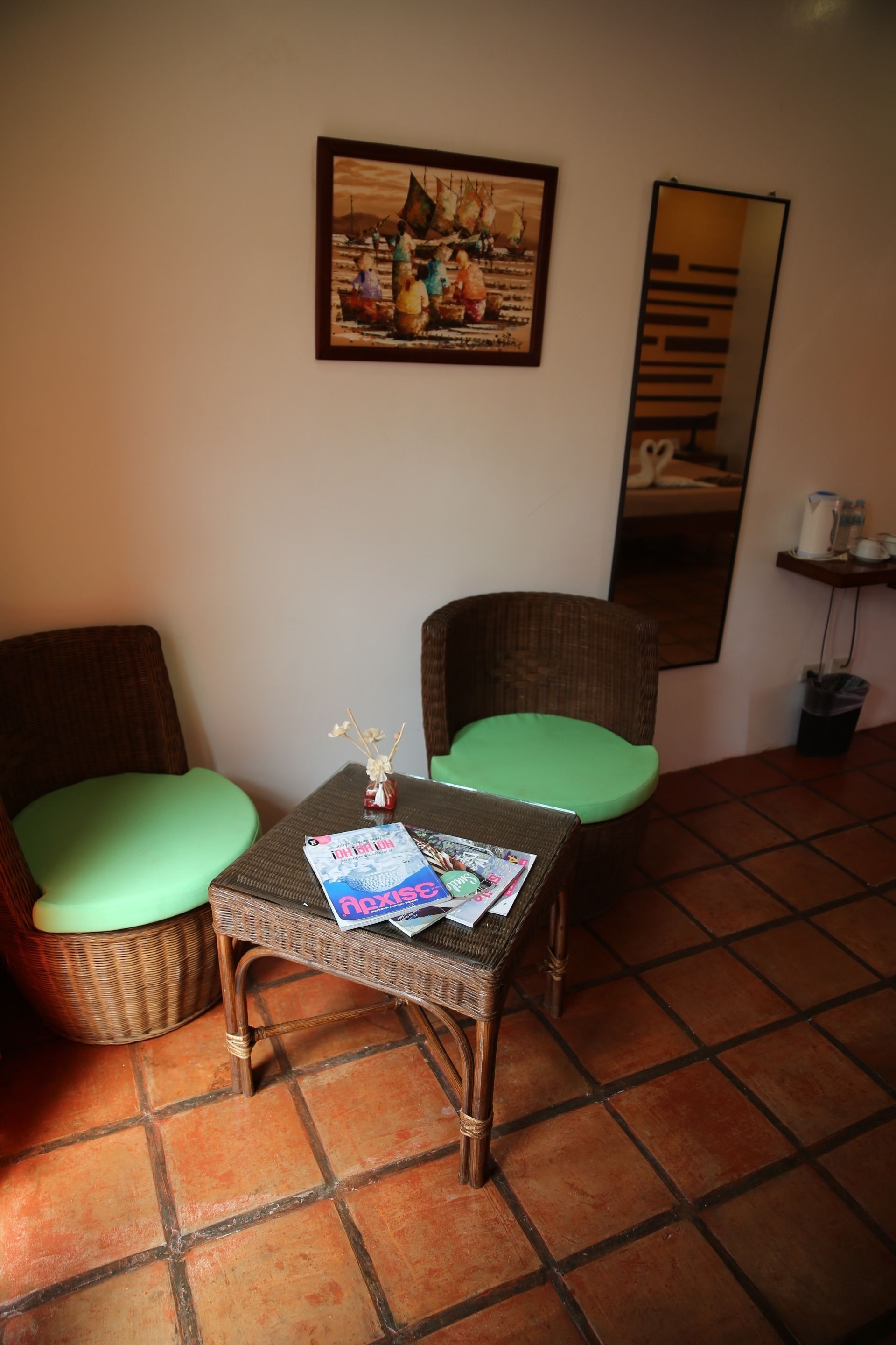 suite, 1 queen bed, garden area | desk, free wifi, bed sheets