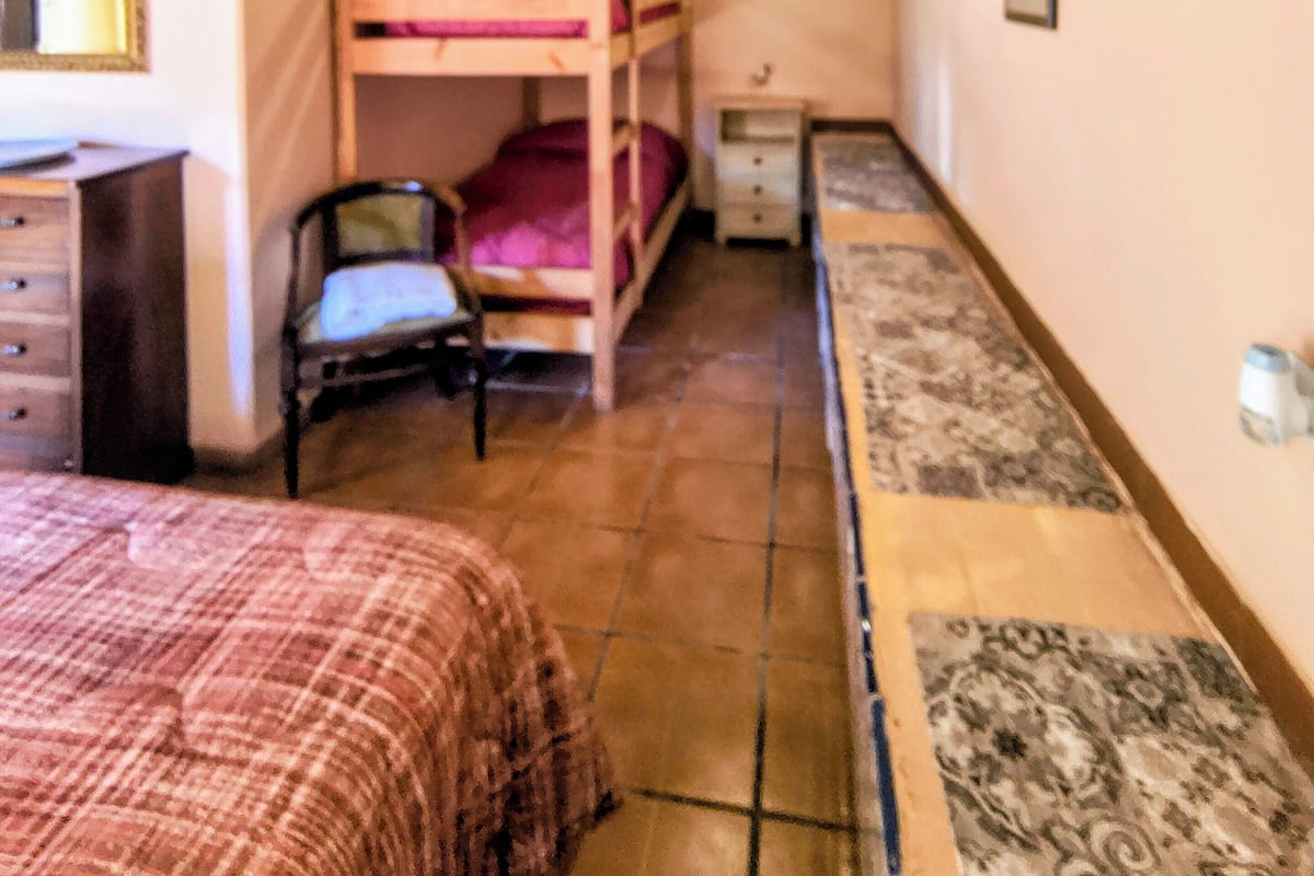 四人房 | 免費無線上網、床單