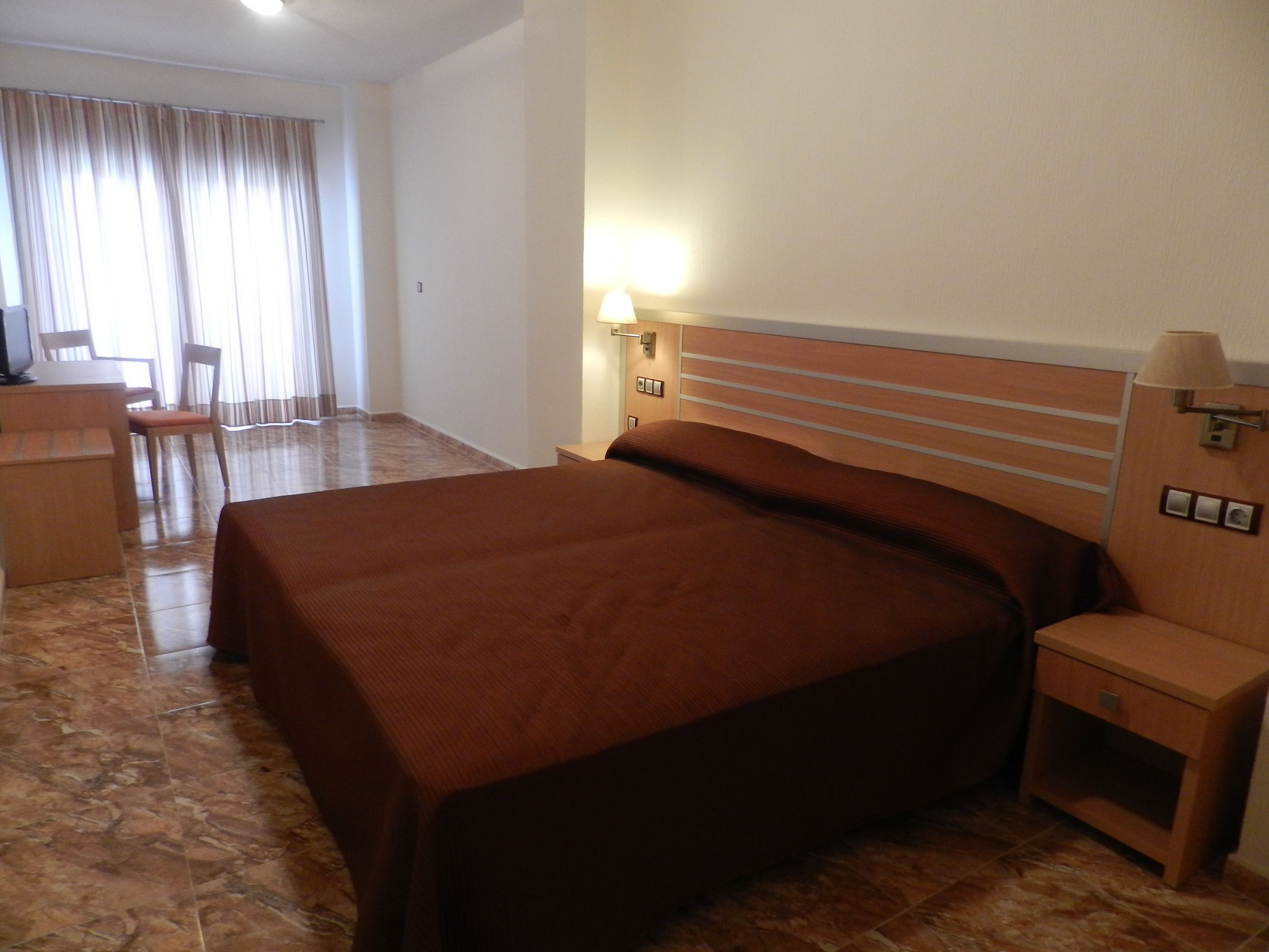 standard room, sea view | minibar, in-room safe, desk, soundproofing