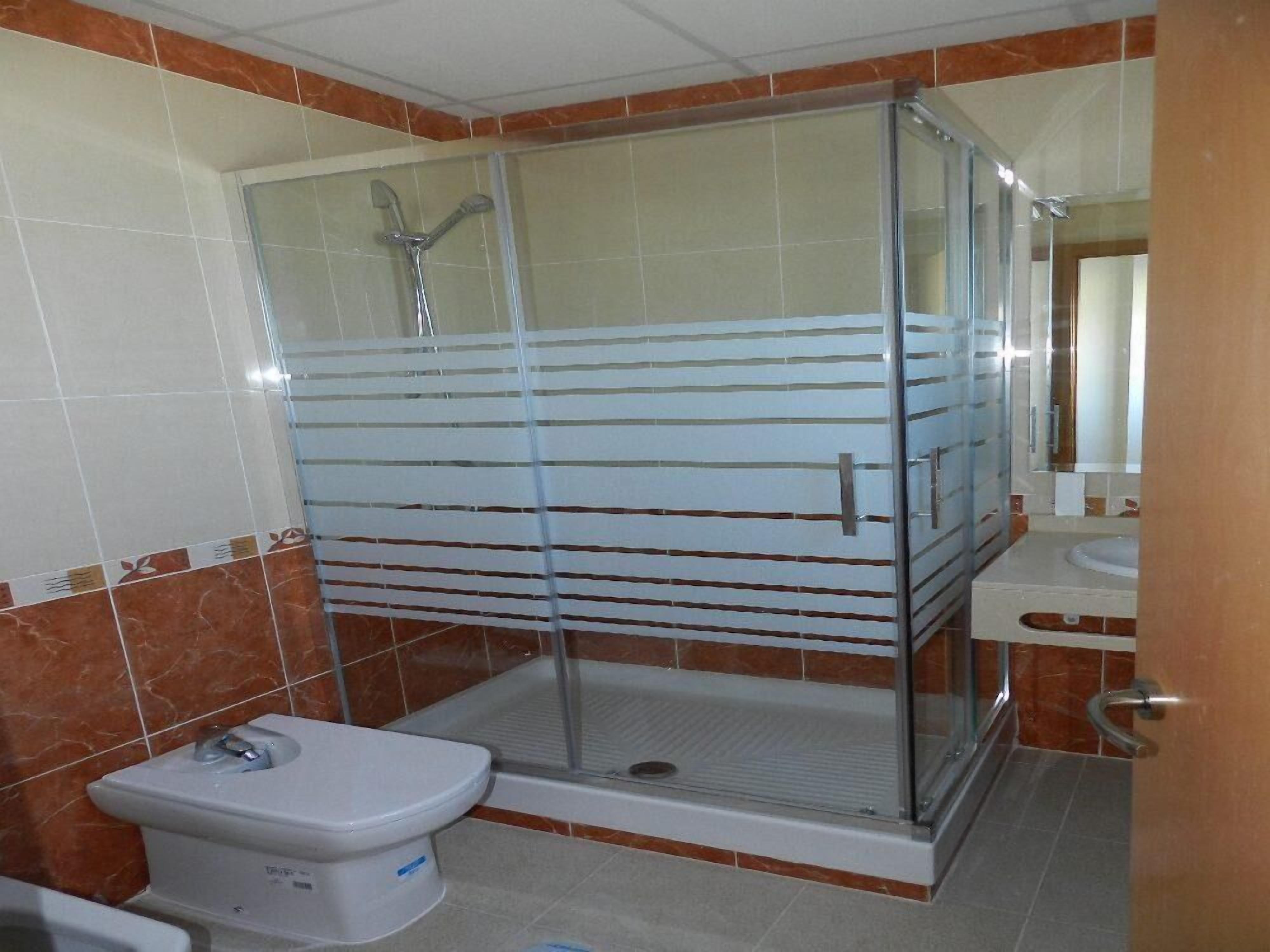 standard room, sea view | bathroom | shower, free toiletries, hair dryer, towels
