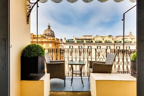 Deluxe City View with Terrace | View from room - Relais Badoer (Rome)