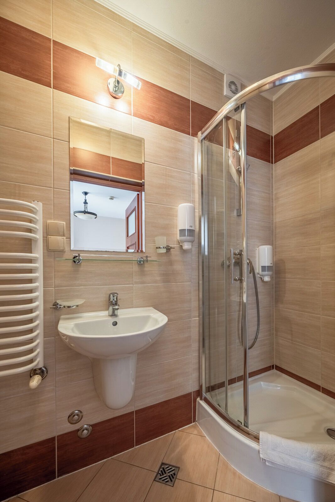 Economy Double Room | Bathroom | Shower, free toiletries, hair dryer (on request), towels