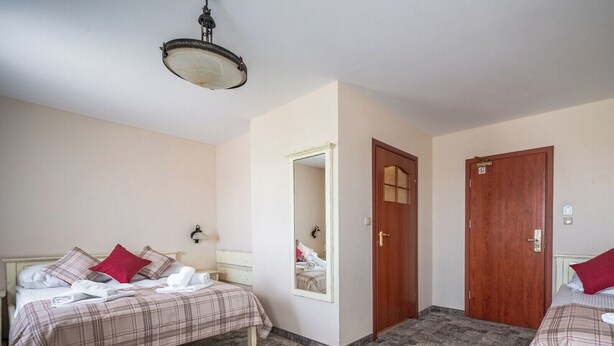 Classic Triple Room | Hypo-allergenic bedding available, desk, blackout drapes, soundproofing - Helan Family & SPA (Zakopane)