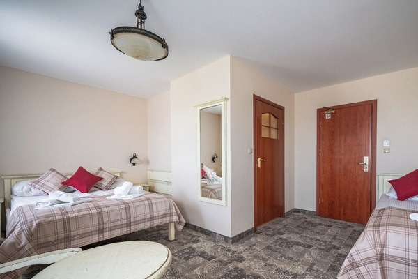 Hypo-allergenic bedding, desk, blackout curtains, soundproofing