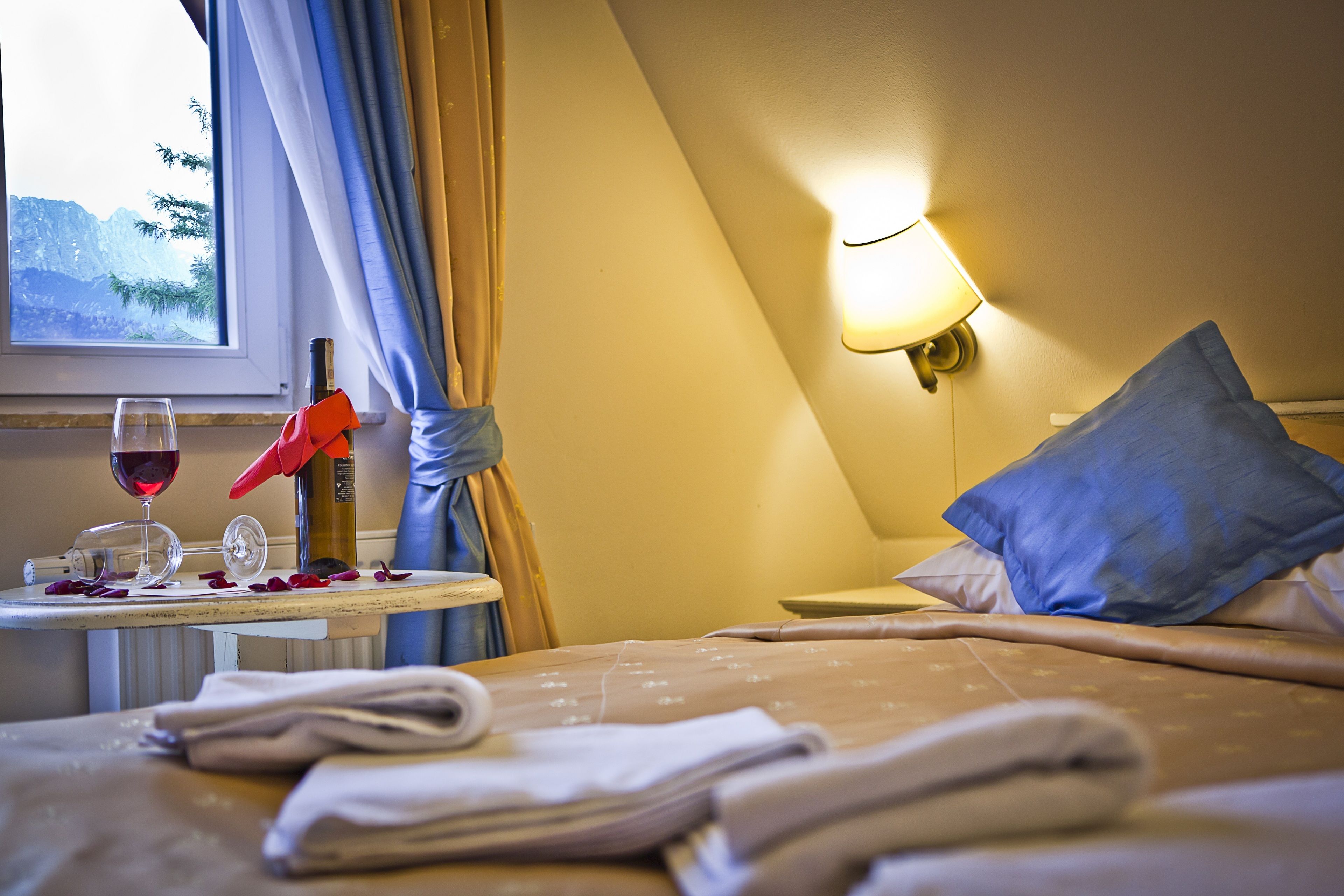 suite | hypo-allergenic bedding, individually decorated, individually furnished