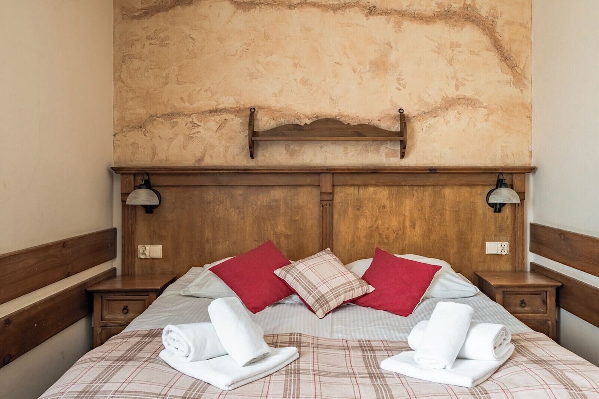 Double or Twin Room | Hypo-allergenic bedding available, desk, blackout drapes, soundproofing