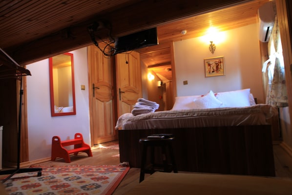 Quarto casal econômico | 2 quartos, Wi-Fi de cortesia, roupa de cama