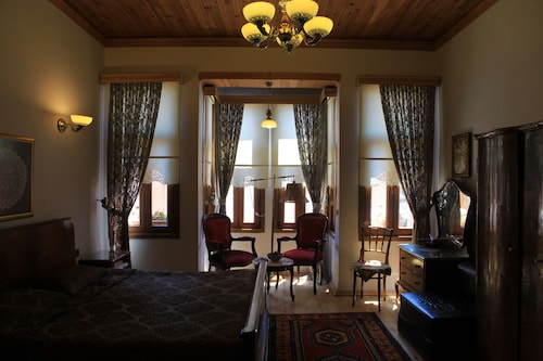 Tom Square Boutique Hotel