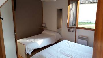 Classic Triple Room | Individually decorated, individually furnished