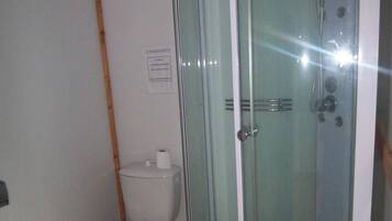 Classic Double Room | Bathroom