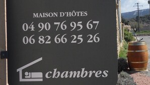 Exterior detail - Le Jardin d'Ivana (Oppede)