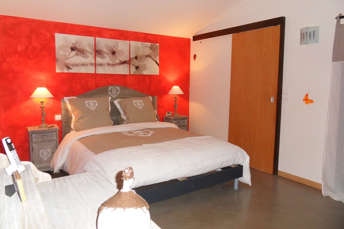Habitación doble Confort, hidromasaje | Muebles diferentes, escritorio, cunas gratuitas y wifi gratis