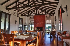 Dining - Ibera Lodge (Mercedes)