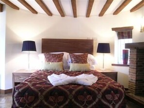 Tabla de planchar con plancha, wifi gratis y ropa de cama 