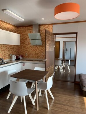 Deluxe Room, 2 Bedrooms (1st or 2nd Floor Randomly assigned) | In-room dining - Jejueco Suites (Seogwipo)