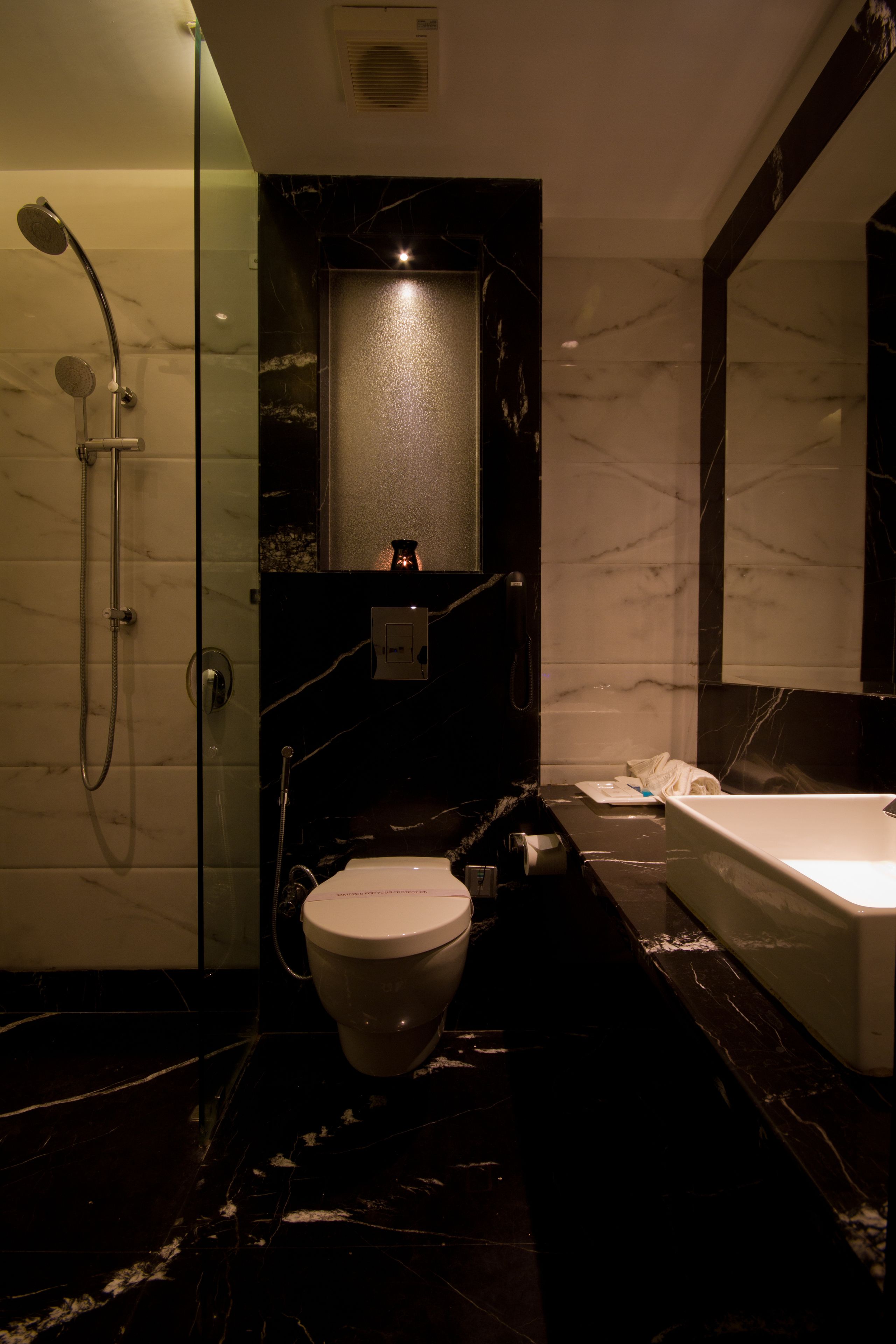 deluxe double room, 1 double bed | bathroom | shower, free toiletries, hair dryer, bathrobes