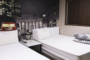 Deluxe Twin Room, 2 Double Beds | Desk, laptop workspace, soundproofing, free WiFi - Top Motel (Busan)