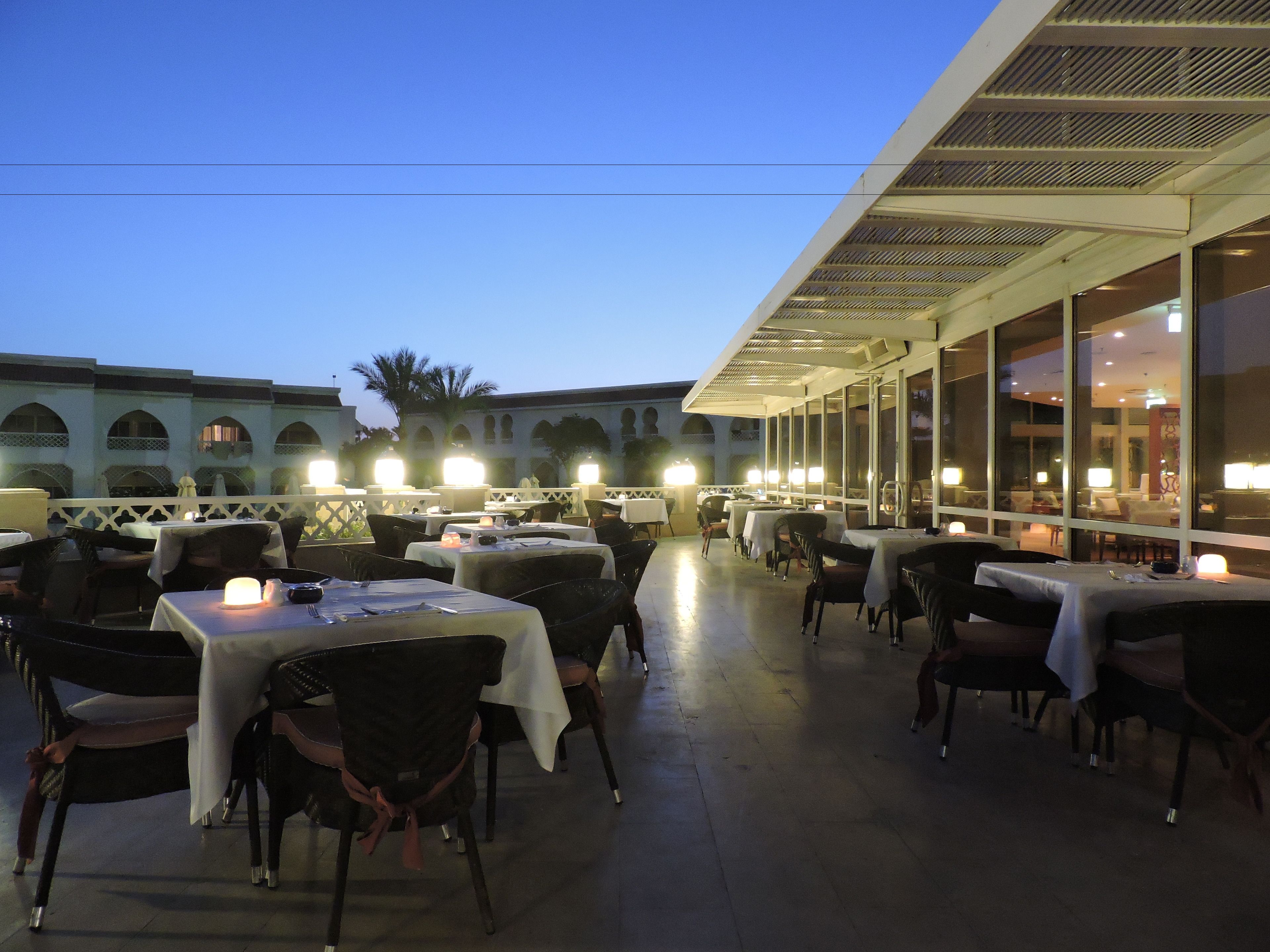 3 restaurants; breakfast, lunch and dinner served 