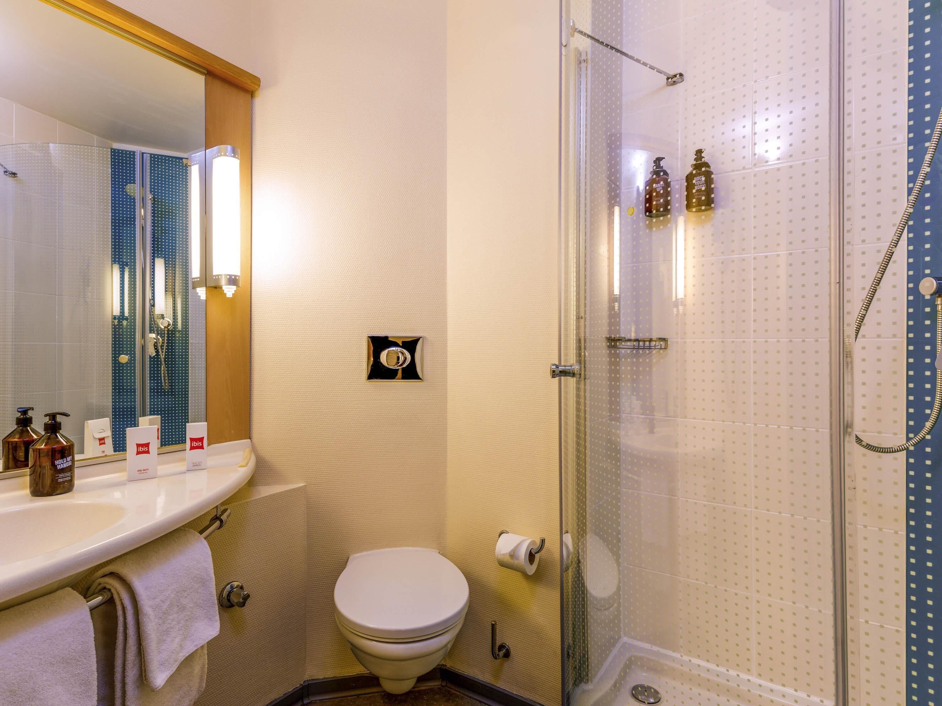 in-room safe, desk, laptop workspace, blackout curtains