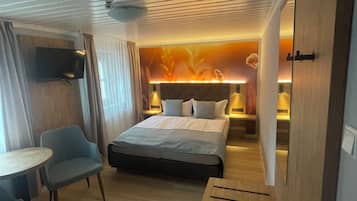 Premium bedding, in-room safe, individually decorated