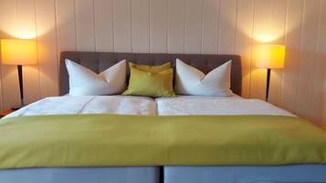 Premium bedding, in-room safe, individually decorated