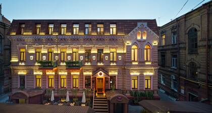 Hotel 19