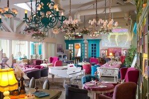 Breakfast, lunch and dinner served