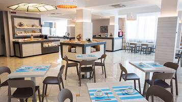 Free daily buffet breakfast