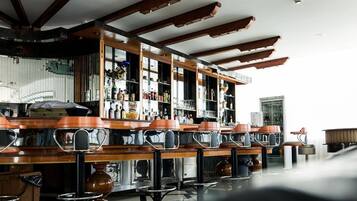 Serves breakfast and happy hour