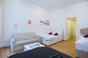 Comfort Studio (Top 16)