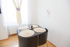 Comfort Studio (Top 16) | In-room dining - Royal Resort Apartments Belvedere (Vienna)