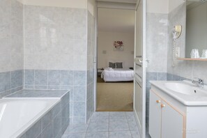Bathroom - Hotel Pedussaut (Saint-Gaudens)