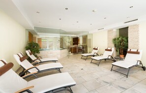 Een sauna, een bubbelbad, een stoombad