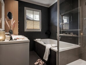 Superior-Zimmer, Balkon | Badezimmer | Haartrockner, Bademäntel, Handtücher, Seife