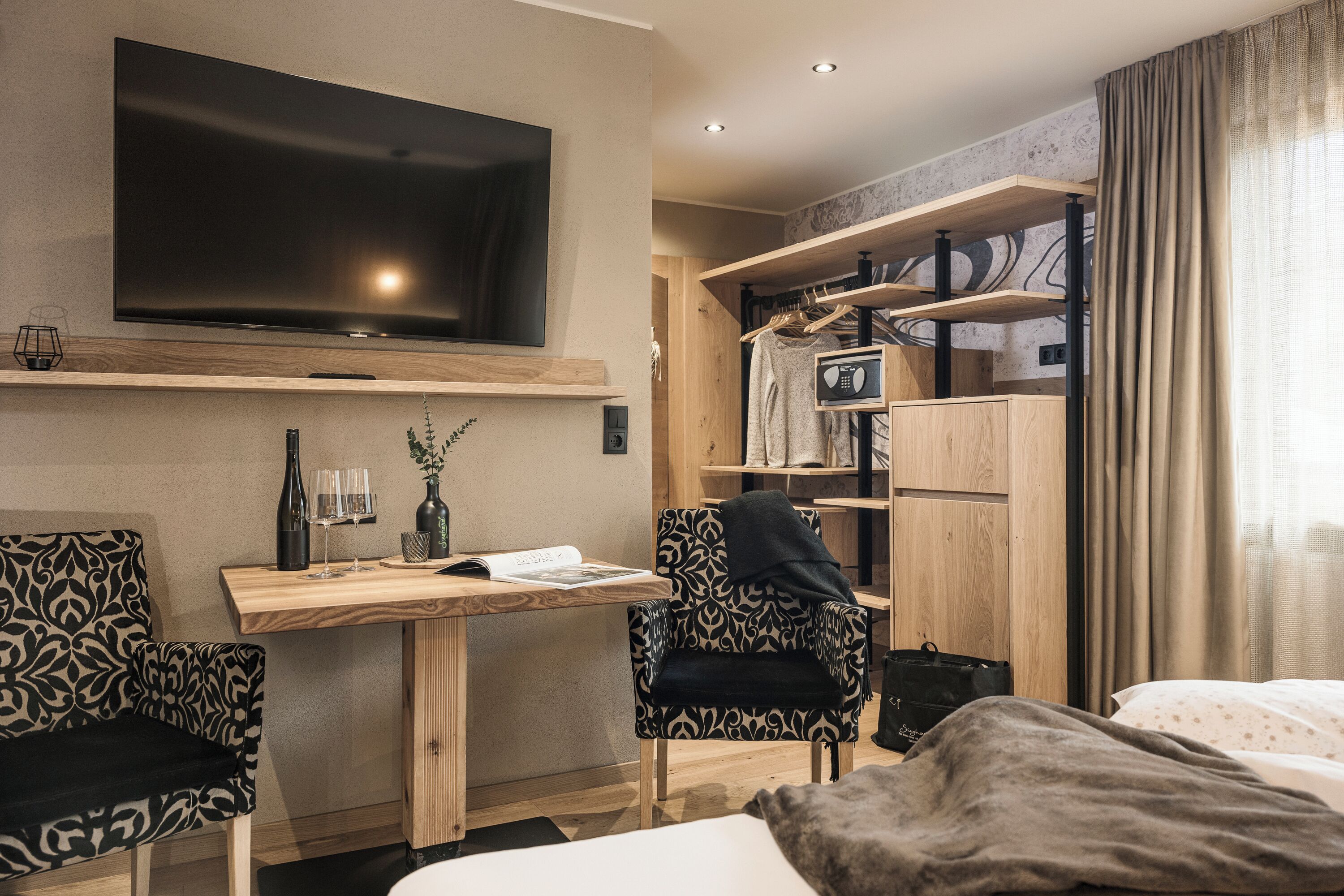 standard double room, balcony (enzian) | living area | 80-cm flat-screen tv with satellite channels, tv, toys