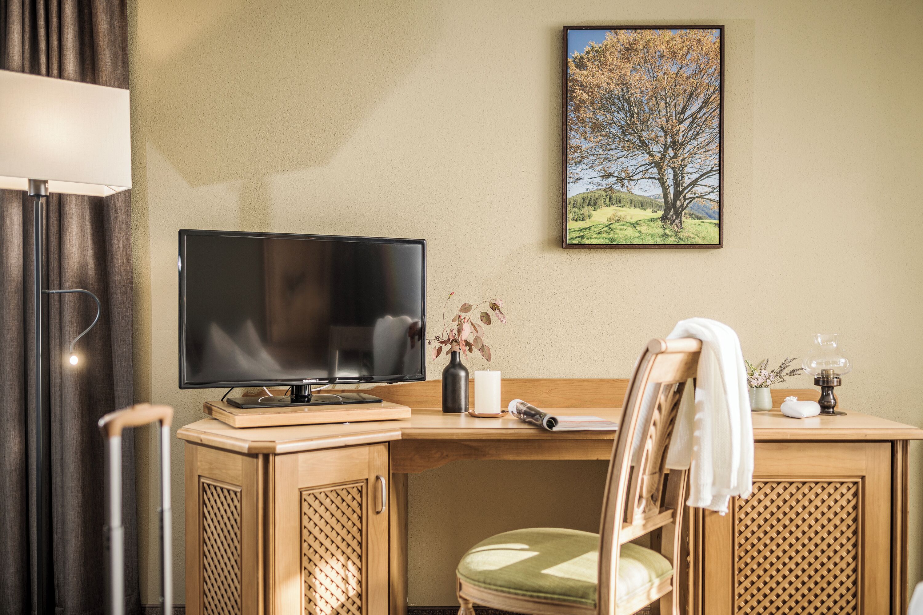 deluxe double room, balcony (edelweiss) | 1 bedroom, in-room safe, desk, blackout curtains