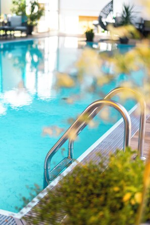 야외 수영장, 수영장 파라솔, 일광욕 의자