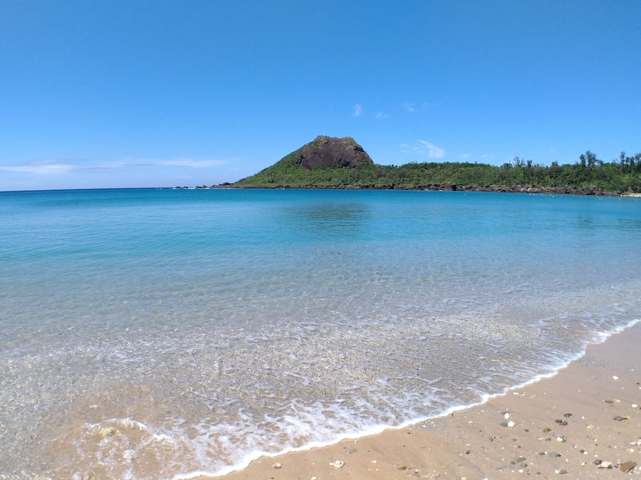 Perto da praia, areia branca