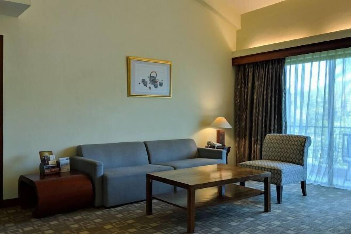 Living area | 32-inch TV with digital channels, table tennis