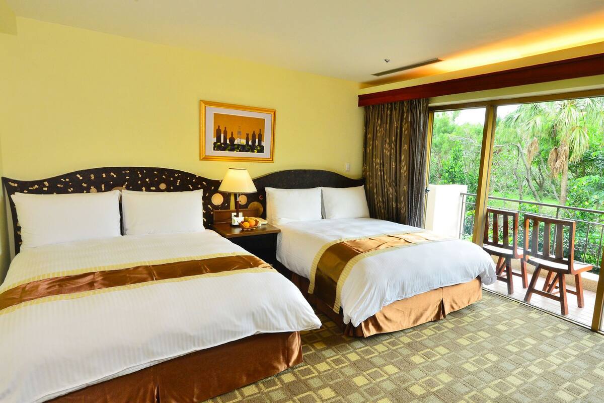 Down comforters, in-room safe, blackout drapes, soundproofing