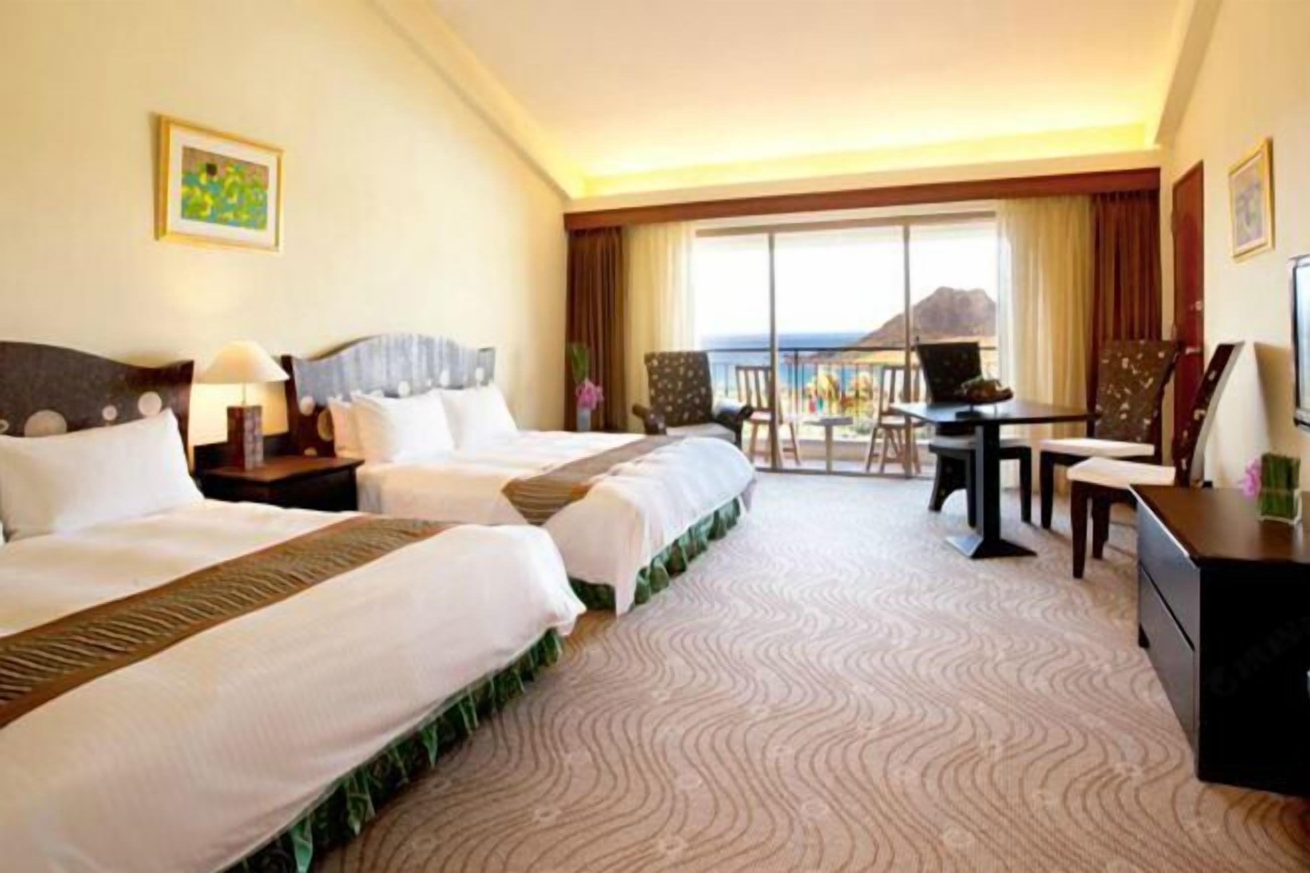 Down comforters, in-room safe, laptop workspace, blackout drapes