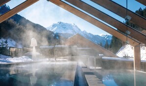 Indoor pool, 2 outdoor pools, pool loungers - ZillergrundRock Luxury Mountain Resort (Mayrhofen)