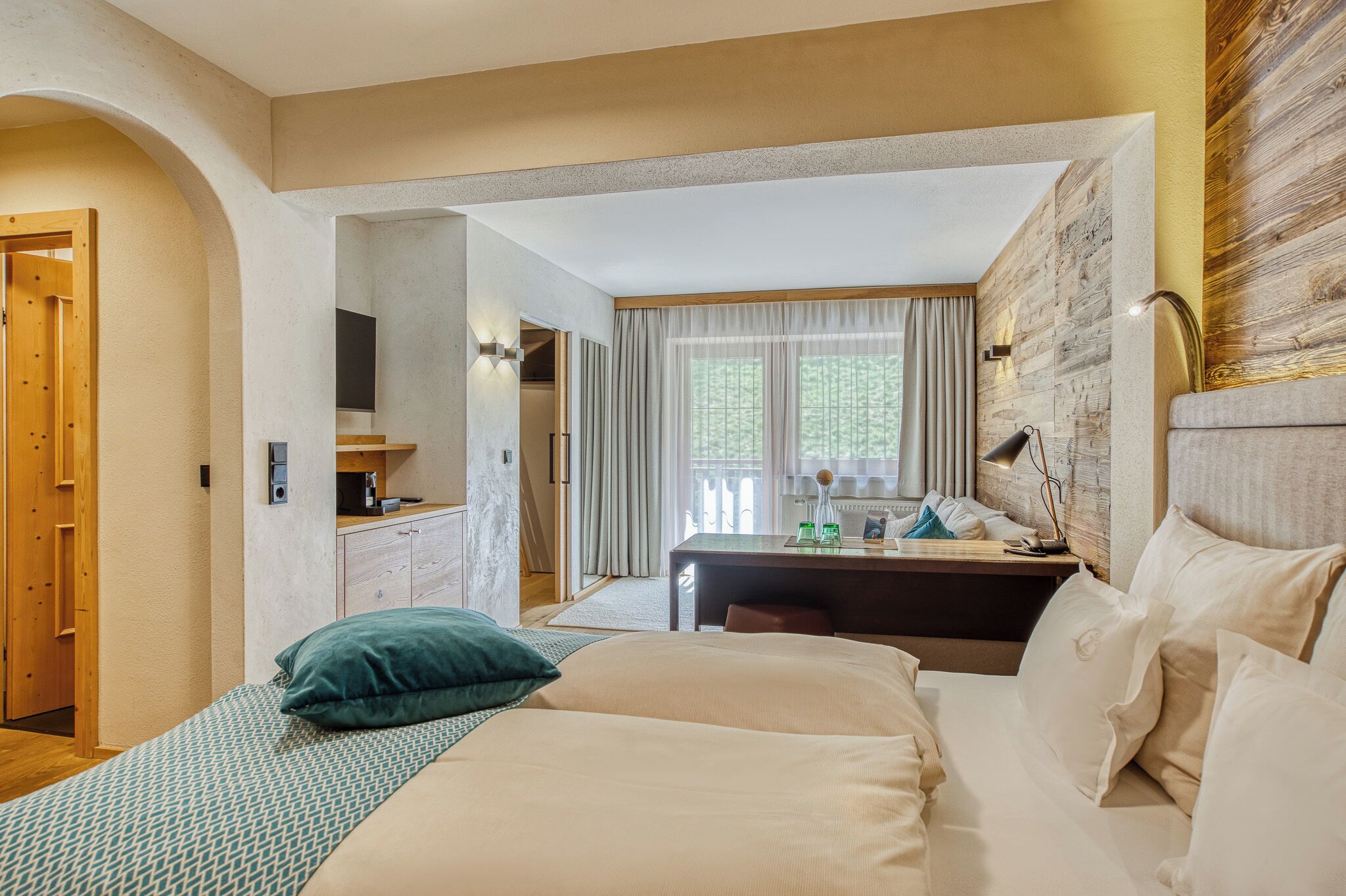 Familjesvit | Värdeförvaringsskåp på rummet, individuell inredning och unika möbler