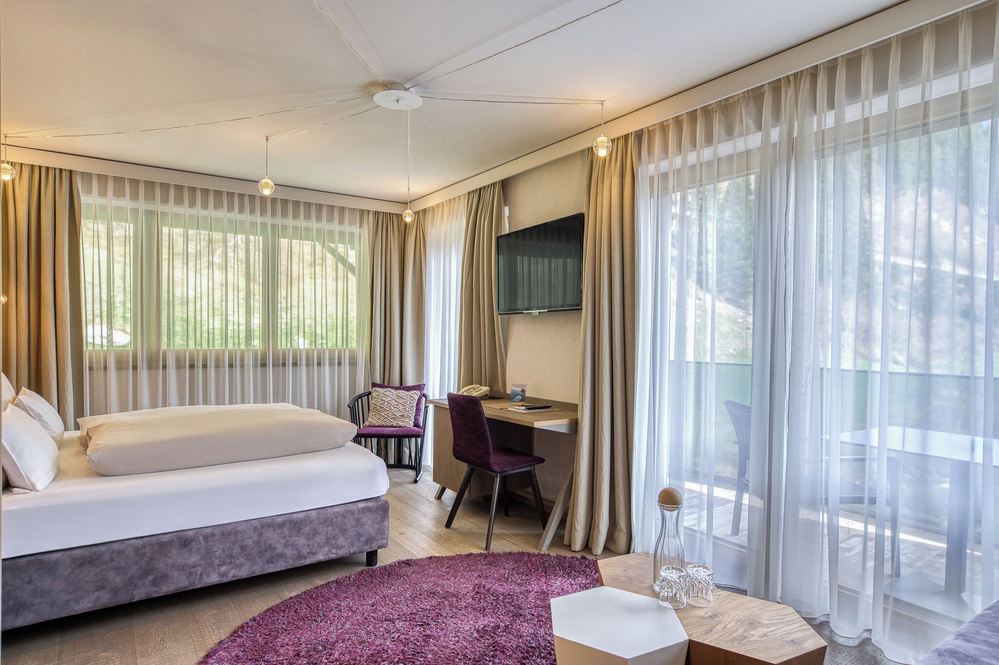 Premium dubbelrum (Zillerelfe) | Värdeförvaringsskåp på rummet, individuell inredning och unika möbler