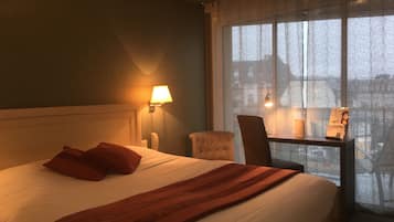 Standard Double Room, Balcony | In-room safe, individually decorated, desk, blackout drapes