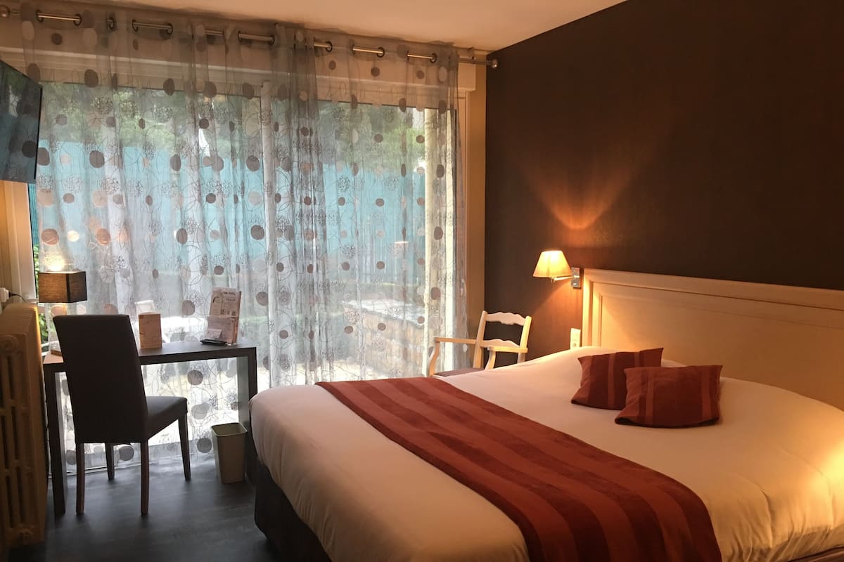 Premium Double Room | In-room safe, desk, blackout curtains, soundproofing