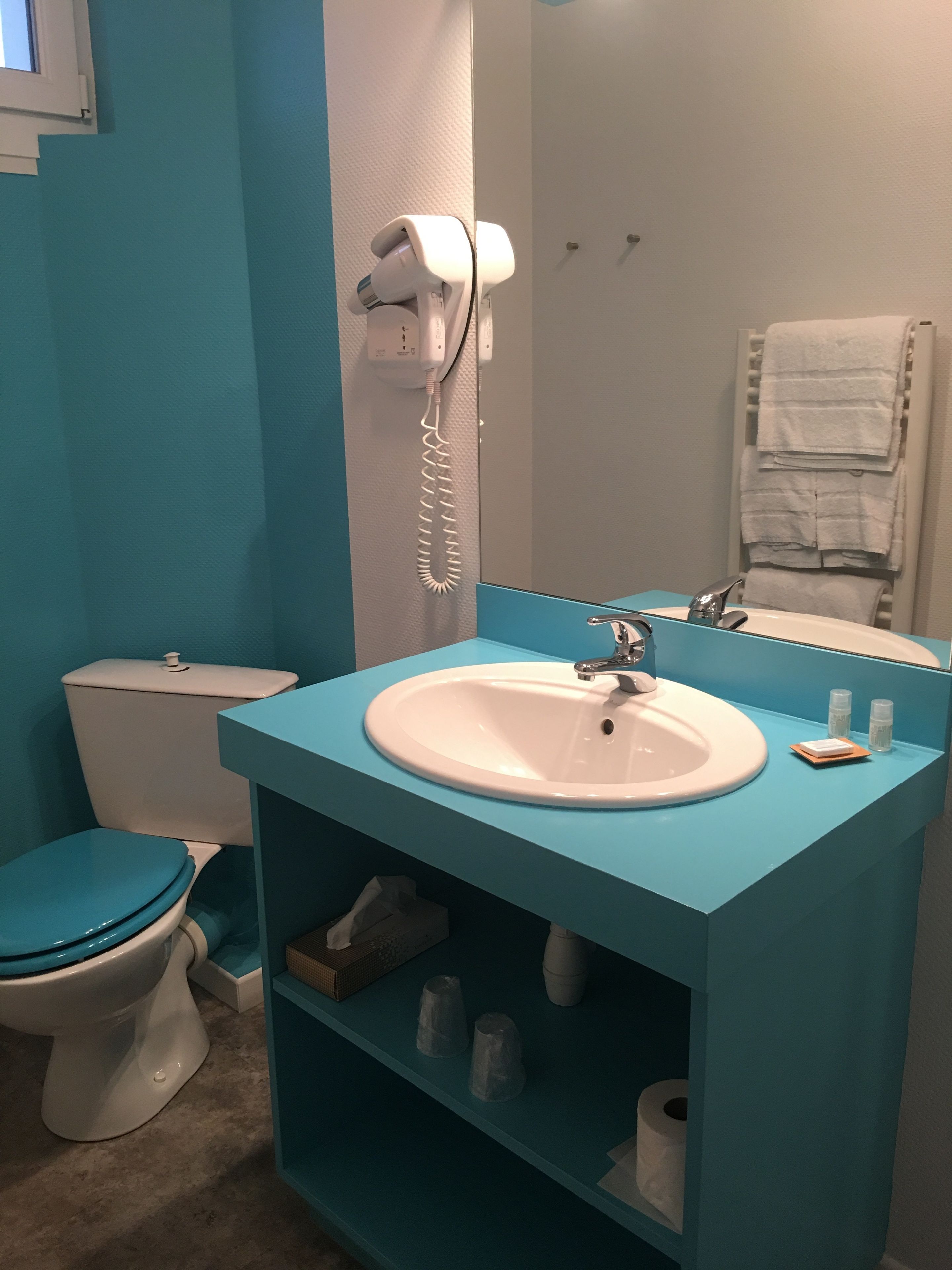 premium double room | bathroom | free toiletries, hair dryer, towels